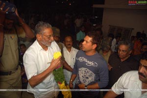 Sachin Tendulkar visits Filmnagar Temple