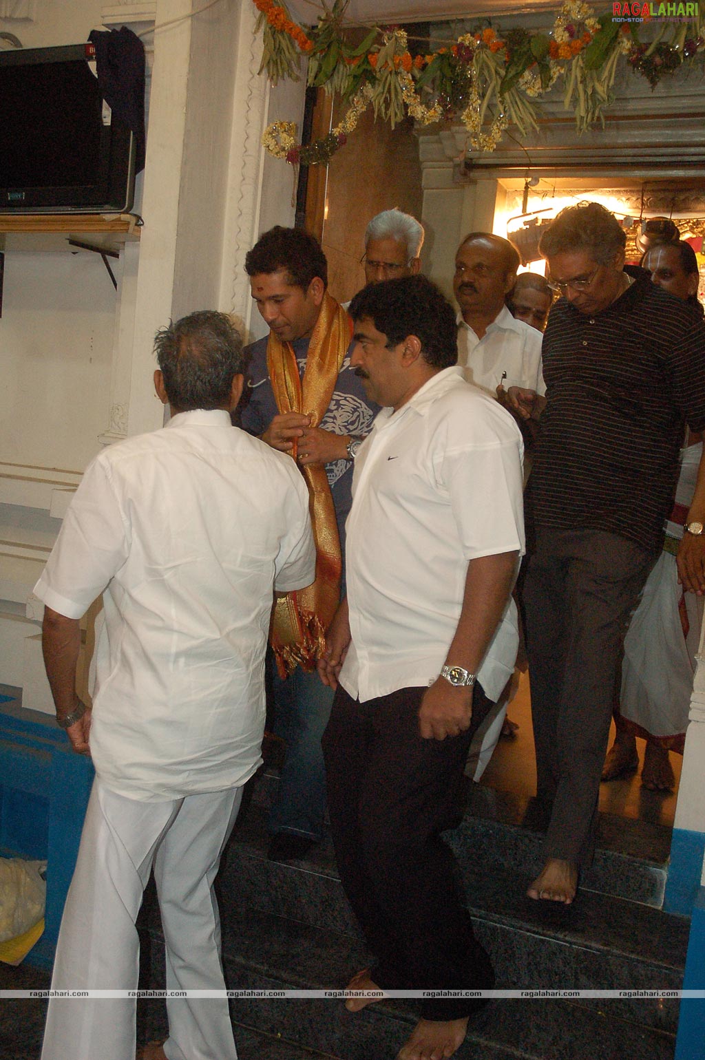 Sachin Tendulkar visits Filmnagar Temple