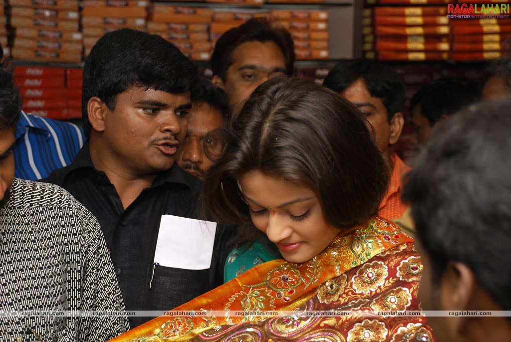 Sneha Ullal at Tummidi Brothers, Vizag