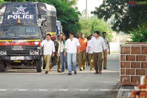 Rajasekhar, Sanjana, Neetuchandra, Sheril Pinty, Shivaji, Milind Soman