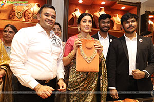 Shriya Saran Launch Mandira by Manepally Jewellery Showroom