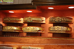 Shriya Saran Launch Mandira by Manepally Jewellery Showroom