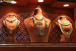 Shriya Saran Launch Mandira by Manepally Jewellery Showroom