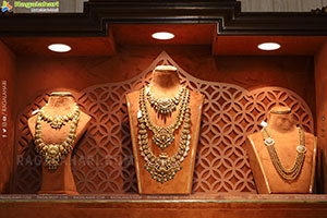 Shriya Saran Launch Mandira by Manepally Jewellery Showroom