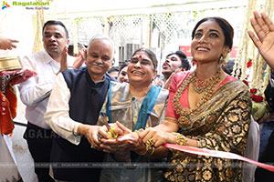 Shriya Saran Launch Mandira by Manepally Jewellery Showroom