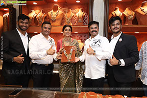Shriya Saran Launch Mandira by Manepally Jewellery Showroom