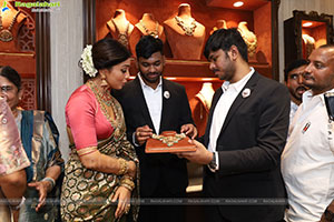Shriya Saran Launch Mandira by Manepally Jewellery Showroom