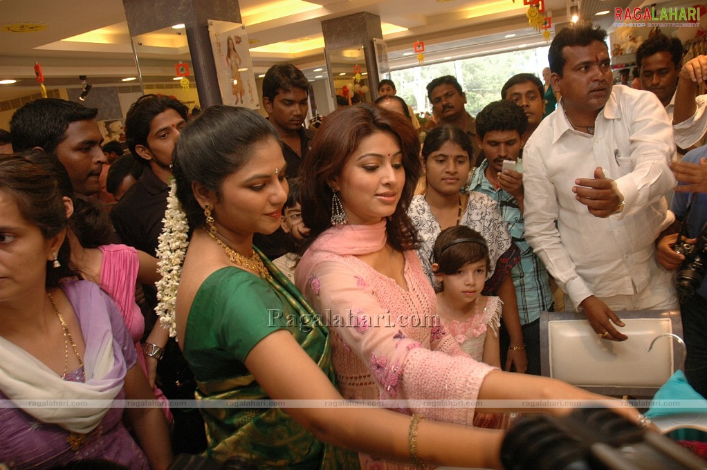 Sneha Inagurates Kids & Jewellery Sections at La Celeb, Banjara Hills, Hyderabad