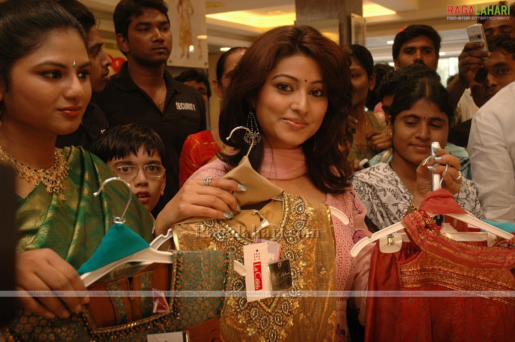 Sneha Inagurates Kids & Jewellery Sections at La Celeb, Banjara Hills, Hyderabad