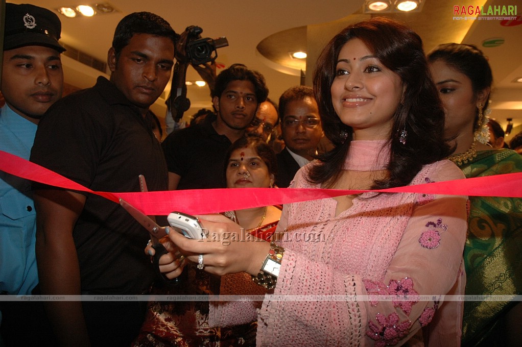 Sneha Inagurates Kids & Jewellery Sections at La Celeb, Banjara Hills, Hyderabad