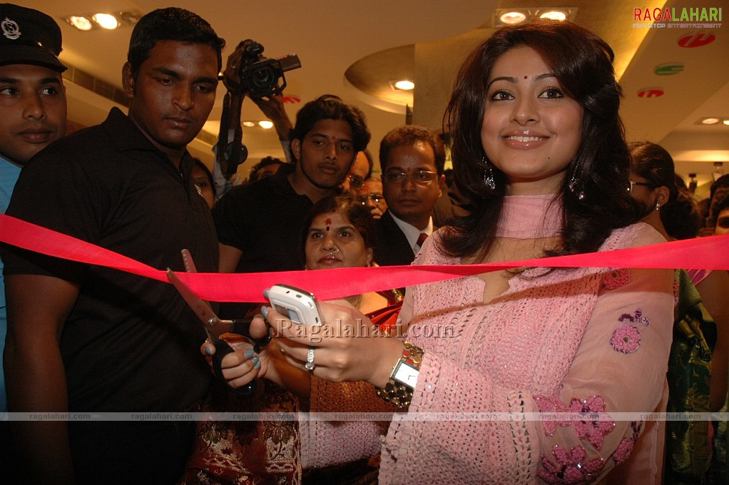 Sneha Inagurates Kids & Jewellery Sections at La Celeb, Banjara Hills, Hyderabad