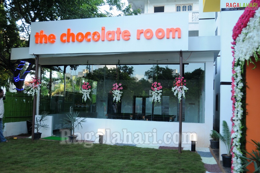 Venkatesh, Vishnu & Aryan Rajesh visits The Chocolate Room at Banjara Hills