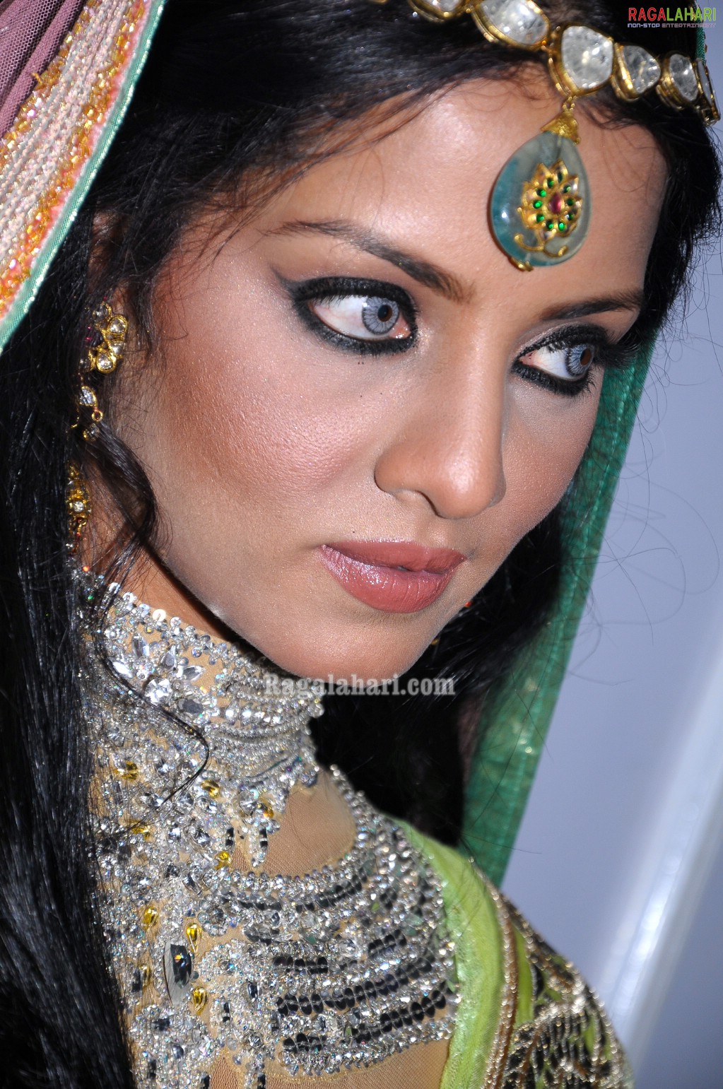 Hyderabad Fashion Week 2010 Backstage