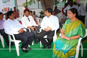 Rosaiah launches Rajasekhar's Nature School