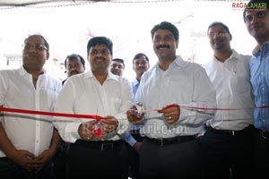 Sradha Das Launches Bajaj Electronics at Chikkadapally