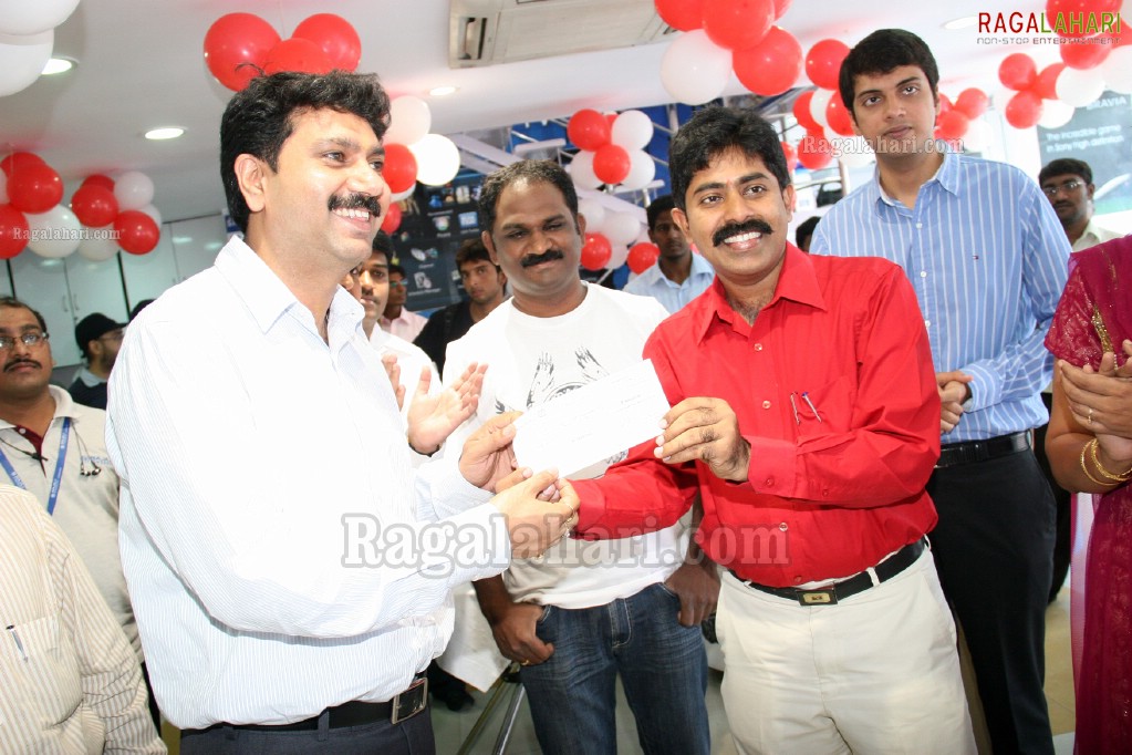 Sradhha Das Launches Bajaj Electronics at Chikkadapally