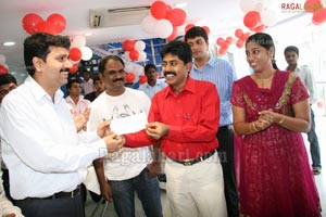 Sradha Das Launches Bajaj Electronics at Chikkadapally