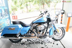 Harley-Davidson Bike Delivery to a Women Rider