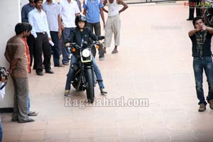 Harley-Davidson Bike Delivery to a Women Rider