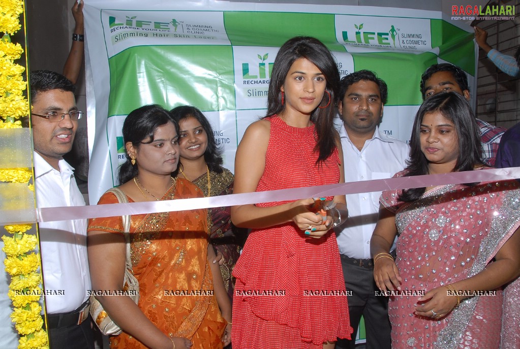 Shraddha Das Launches Life Slimming & Cosmetic Clinic