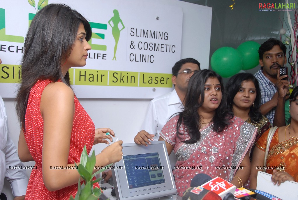 Shraddha Das Launches Life Slimming & Cosmetic Clinic