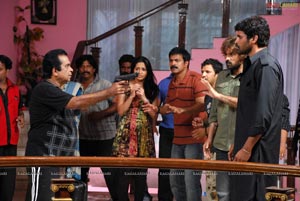 JD Chekravarthy, Brahmanandam, Tara Alisha, Gajala