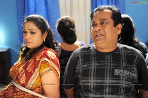 JD Chekravarthy, Brahmanandam, Tara Alisha, Gajala