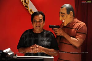 JD Chekravarthy, Brahmanandam, Tara Alisha, Gajala