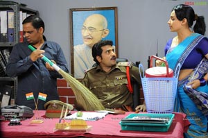 JD Chekravarthy, Brahmanandam, Tara Alisha, Gajala