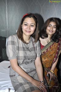 Jwala Gutta launches Colarz Beauty Studio, Hyderabad