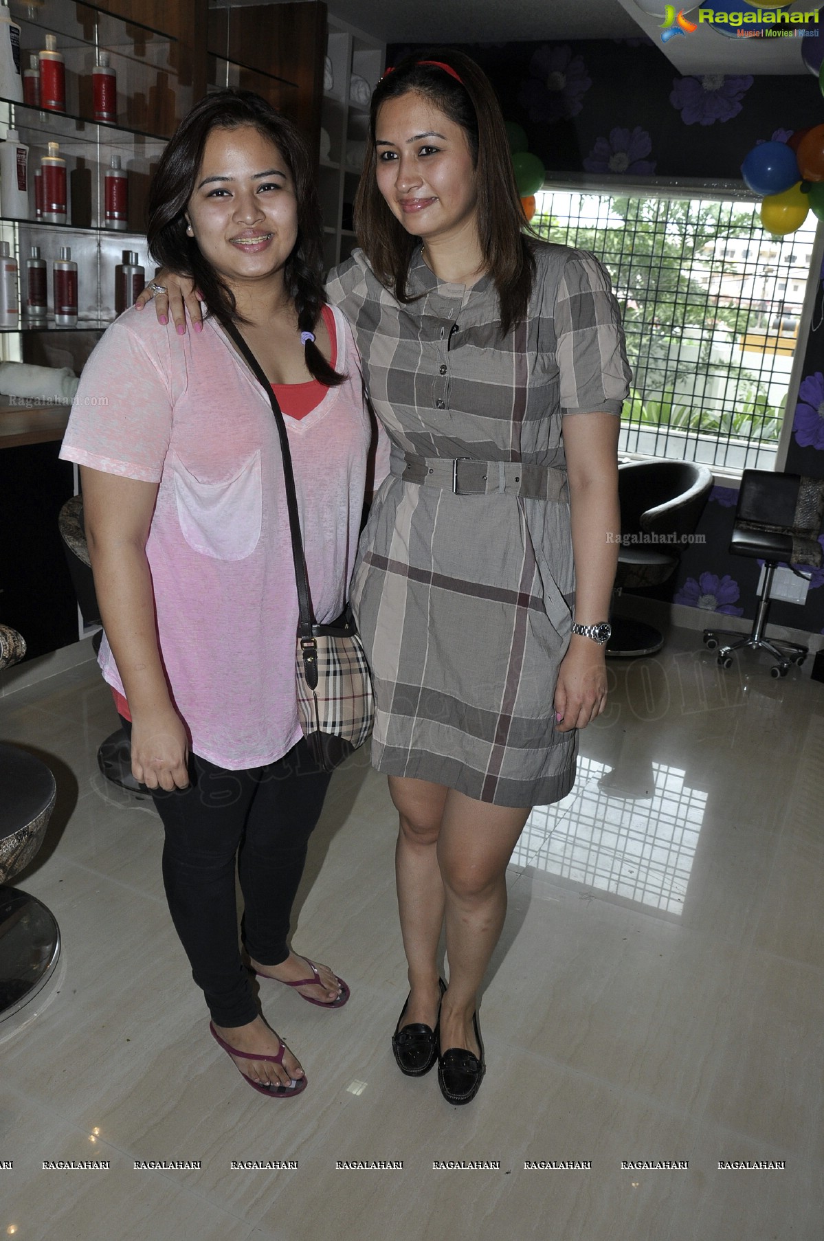 Jwala Gutta launches Colarz Beauty Studio