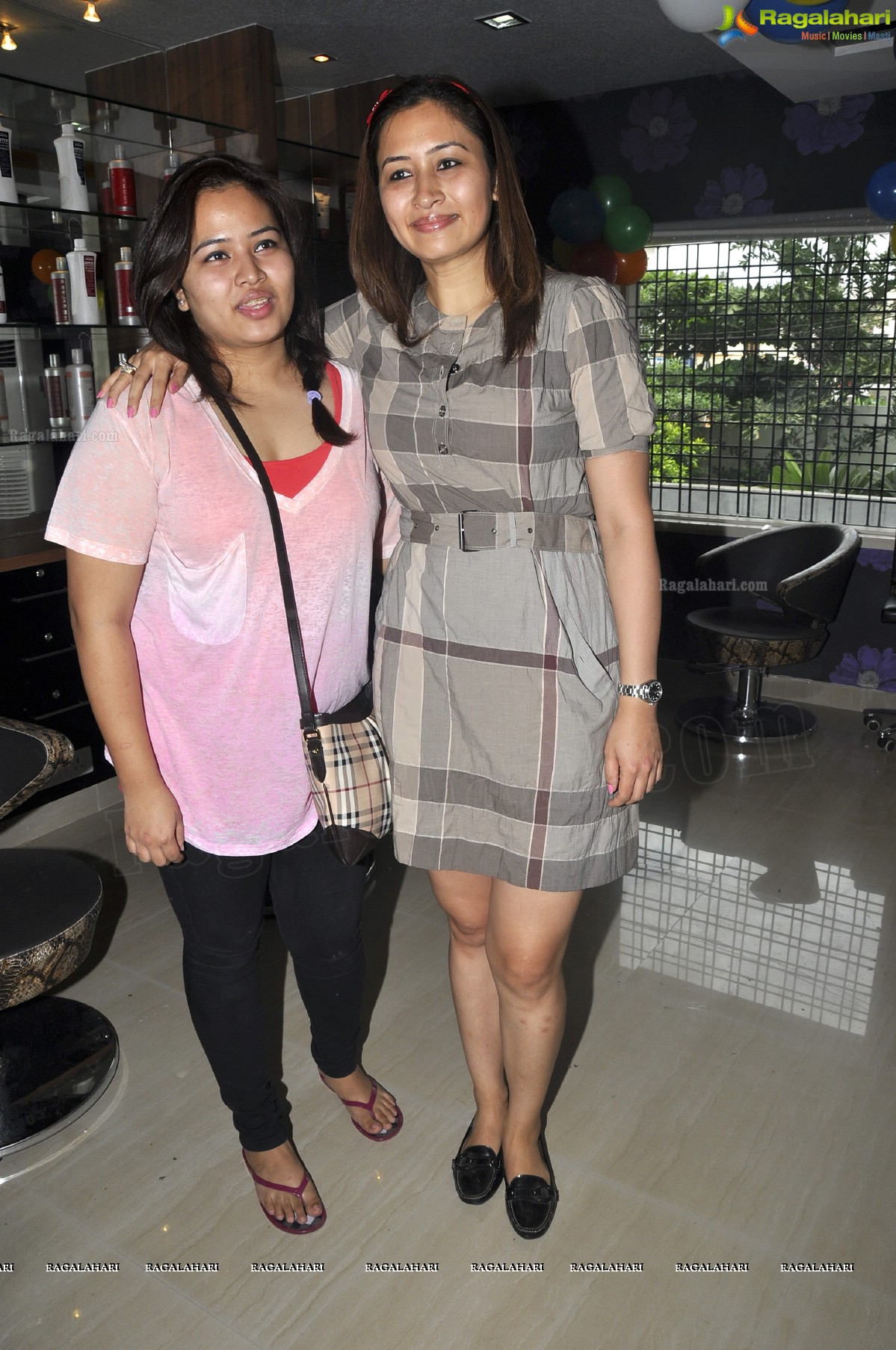 Jwala Gutta launches Colarz Beauty Studio