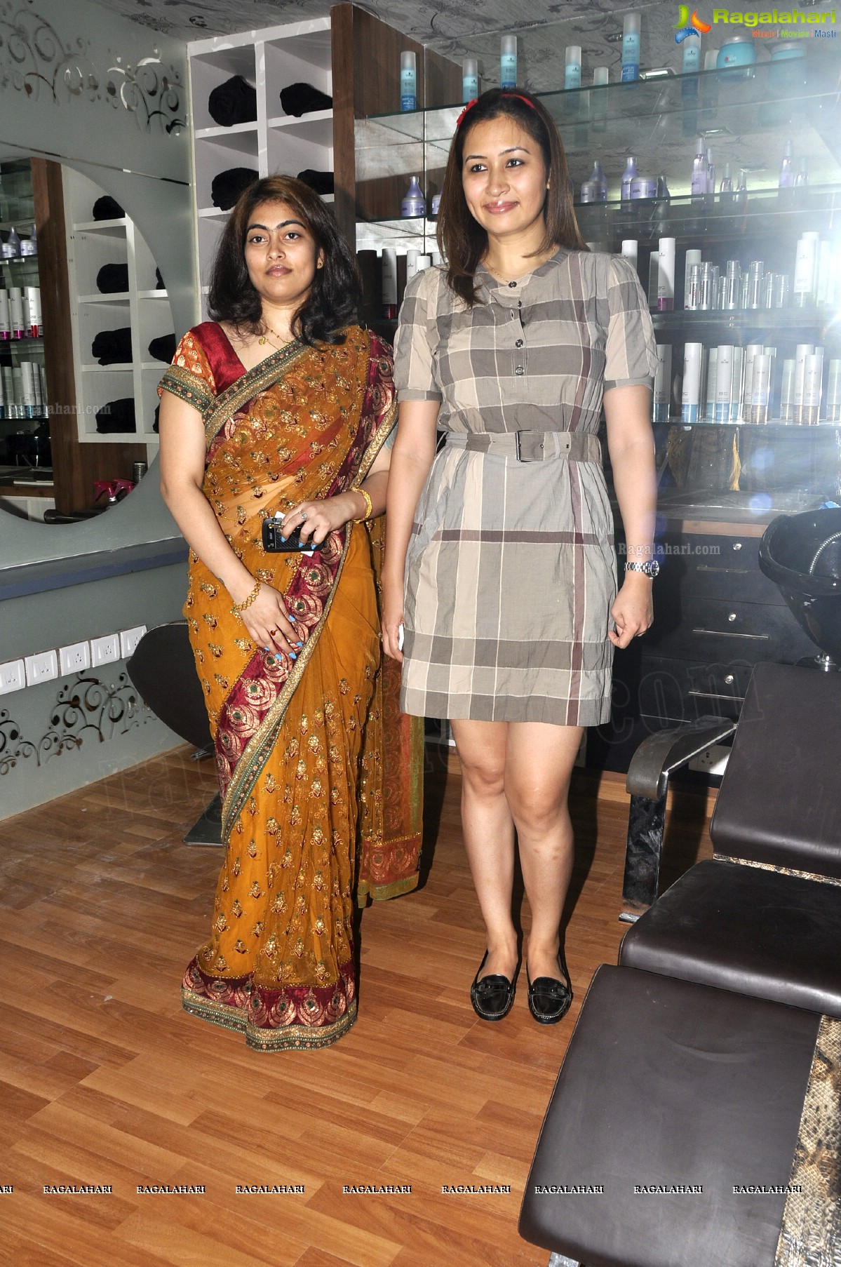 Jwala Gutta launches Colarz Beauty Studio