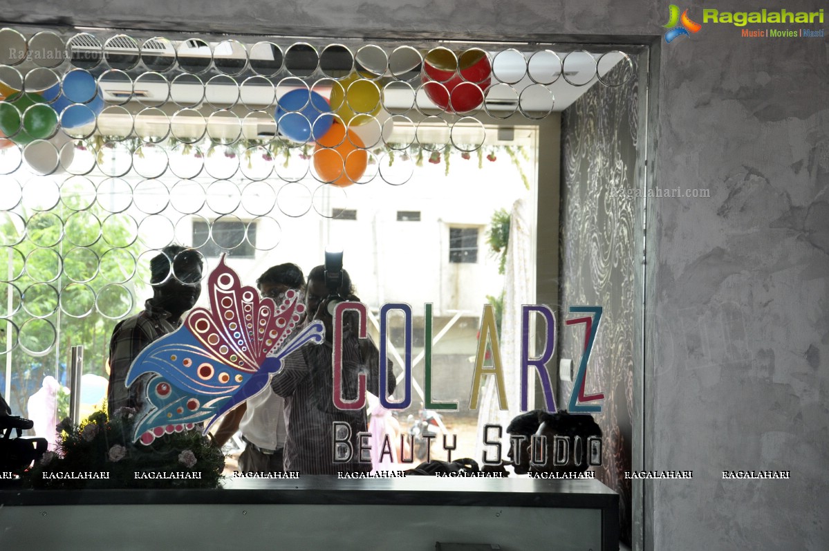 Jwala Gutta launches Colarz Beauty Studio