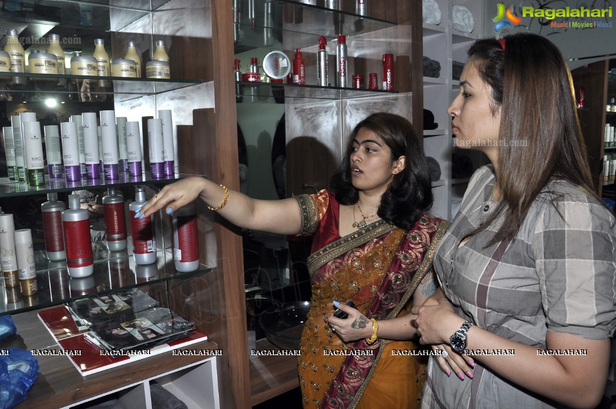 Jwala Gutta launches Colarz Beauty Studio