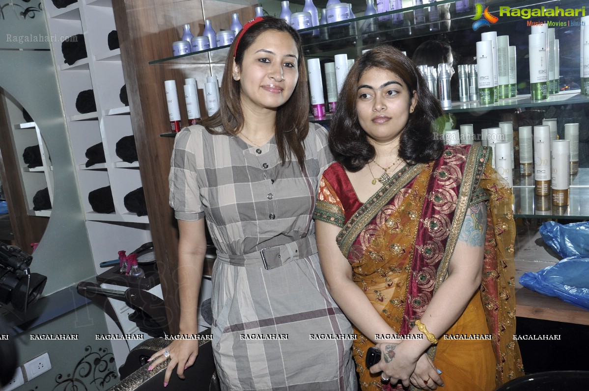 Jwala Gutta launches Colarz Beauty Studio