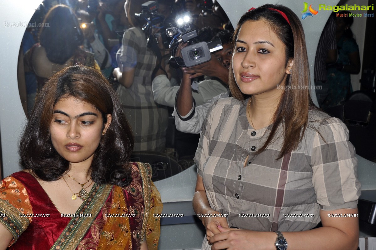 Jwala Gutta launches Colarz Beauty Studio