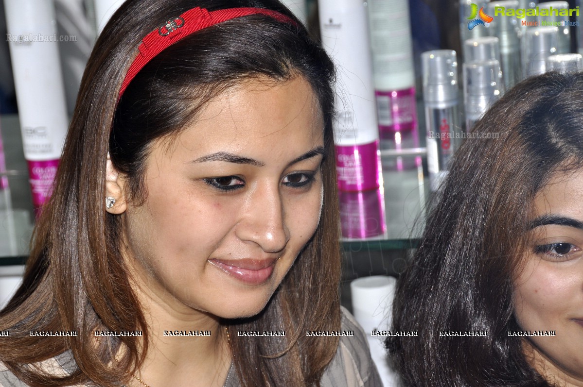 Jwala Gutta launches Colarz Beauty Studio