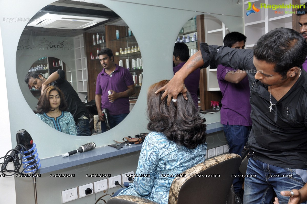 Jwala Gutta launches Colarz Beauty Studio