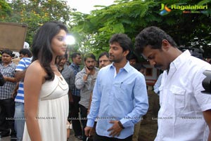 Nani Amala Paul Jandapai Kairaju Muhurat