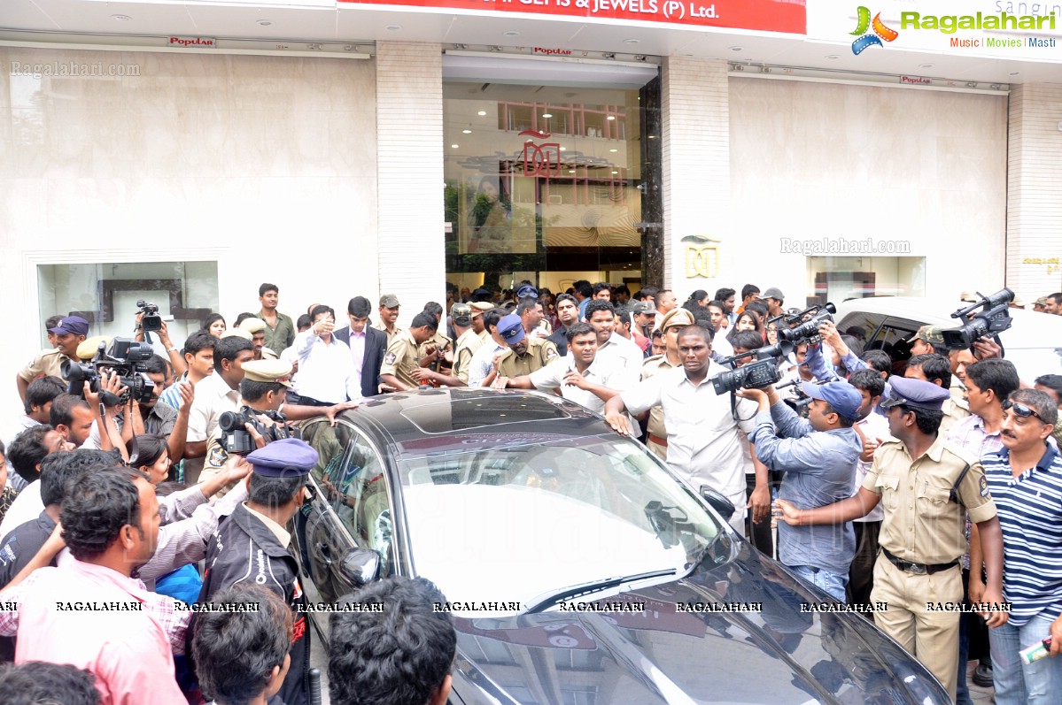 Katrina Kaif visits Gitanjali Jewels, Hyderabad