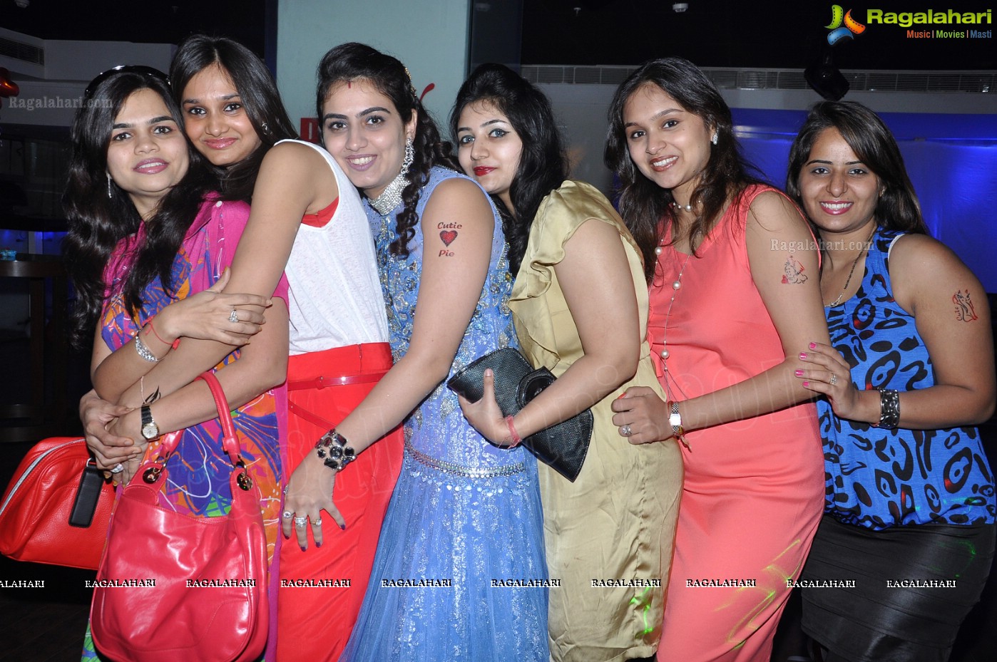 Shipra Gandhi Birthday Bash at Rain Pub