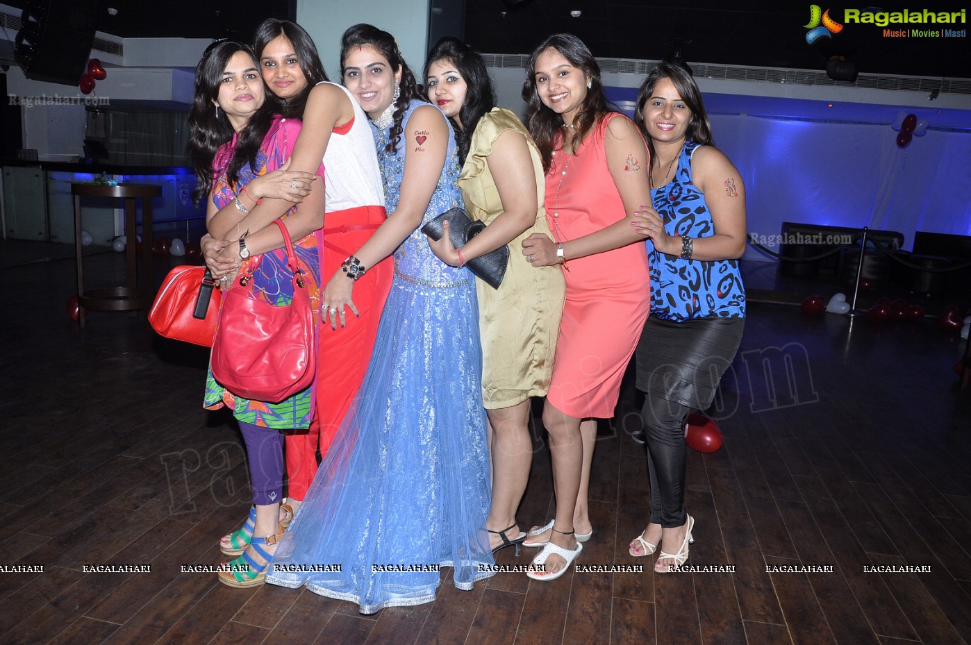 Shipra Gandhi Birthday Bash at Rain Pub