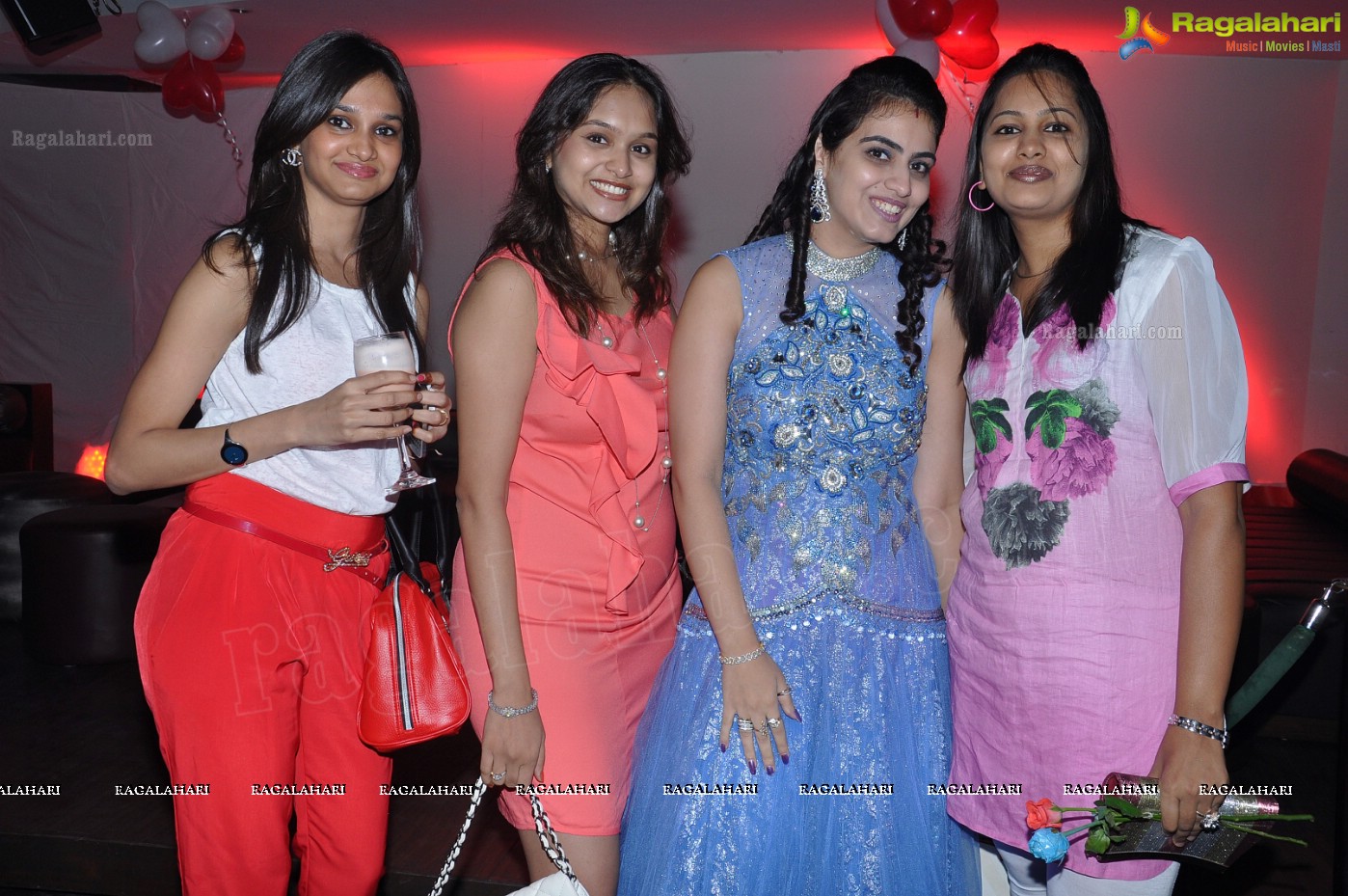 Shipra Gandhi Birthday Bash at Rain Pub