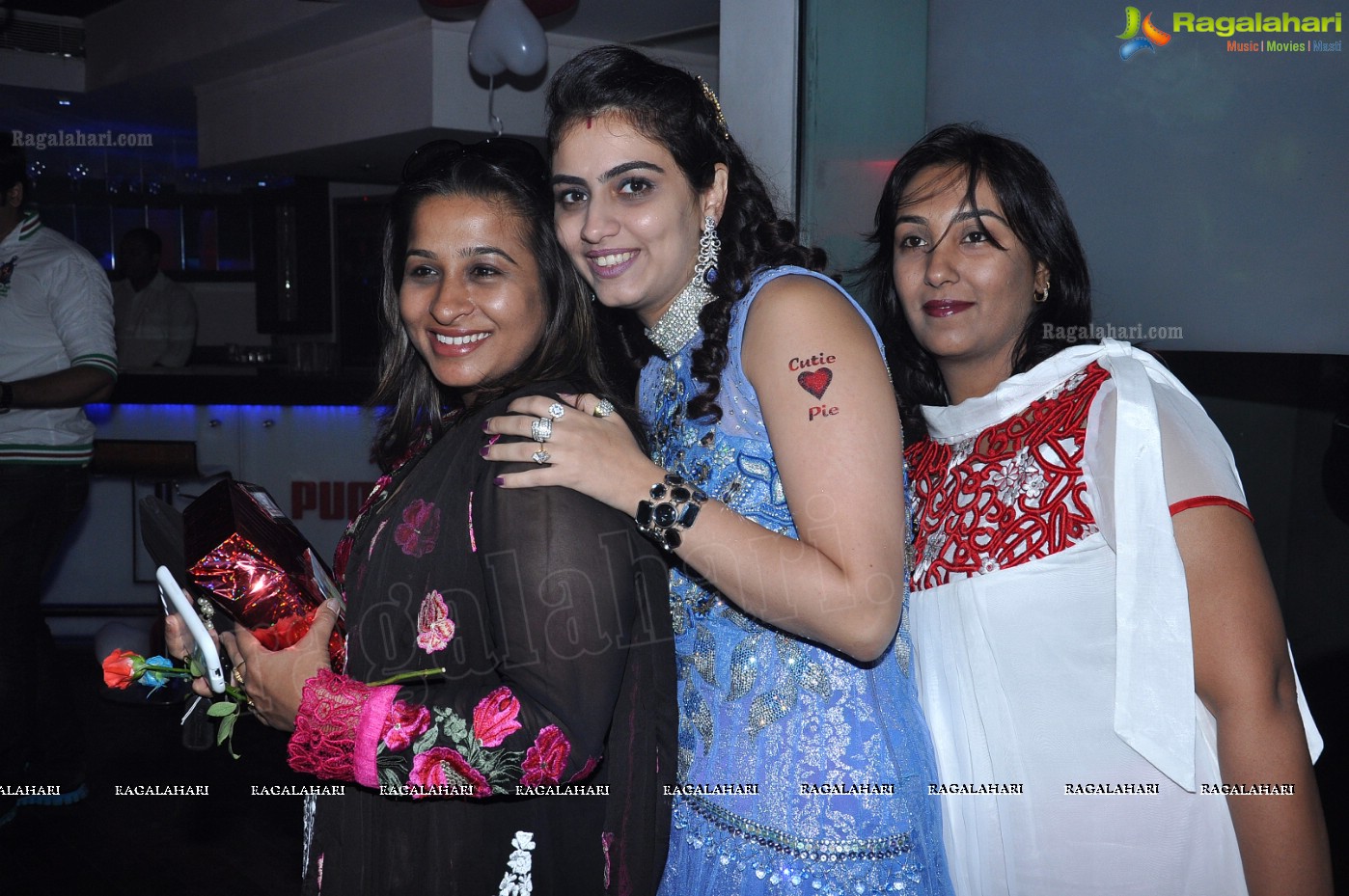 Shipra Gandhi Birthday Bash at Rain Pub