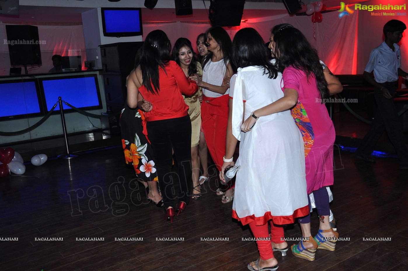 Shipra Gandhi Birthday Bash at Rain Pub