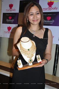 Jwala Gutta at Manepally Jewellers Hyderabad for Sravanam Collection Launch