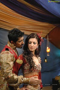 Anaganaga O Dheerudu Shruti Haasan Siddharth Romantic Photos