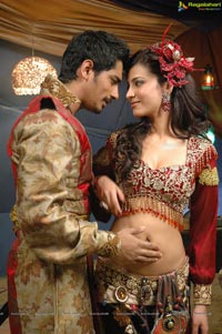 Anaganaga O Dheerudu Shruti Haasan Siddharth Romantic Photos