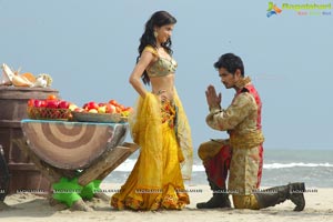 Anaganaga O Dheerudu Shruti Haasan Siddharth Romantic Photos